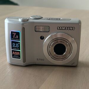 Vintage y2k digicam | Samsung S750
